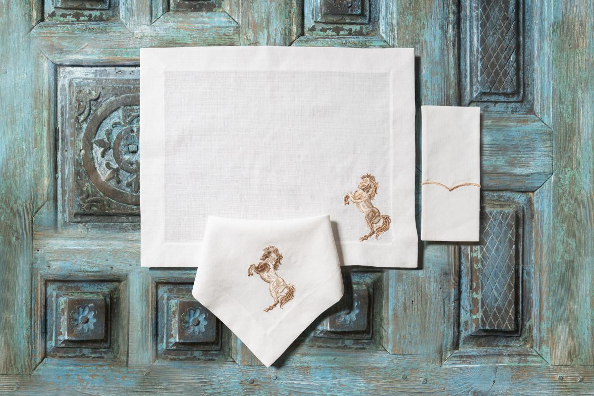 Horse%20Design%20Embroidered%20Linen%20Placemat%20and%20Napkin%206%20pcs